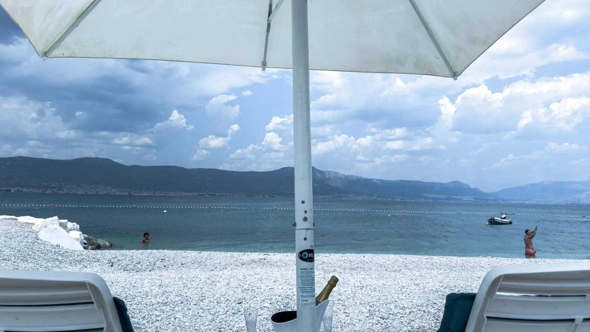 טרוגיר Luxury Beachfront Apartments Matista בית הארחה