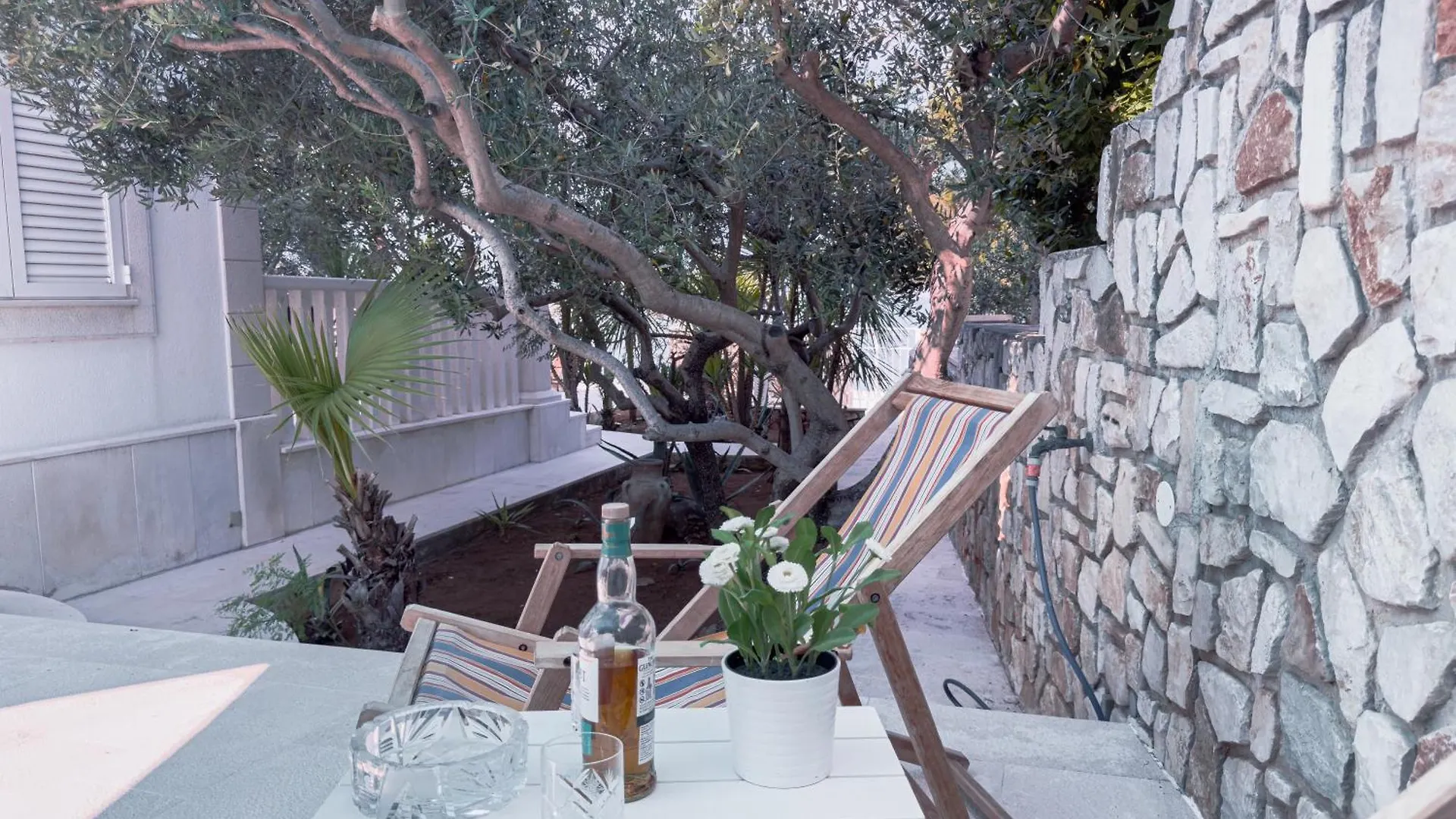 בית הארחה טרוגיר Luxury Beachfront Apartments Matista